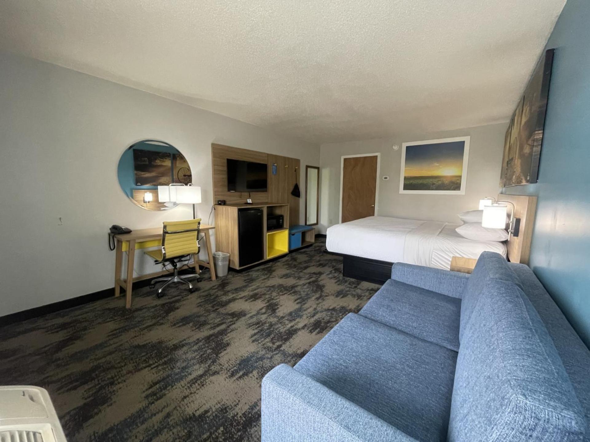 Days & By Wyndham Hotel