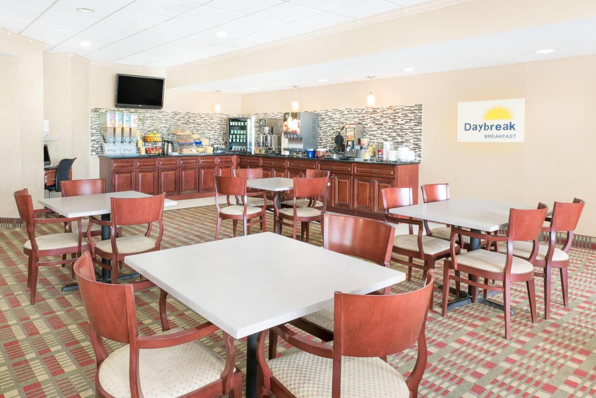 Hotel Days & By Wyndham